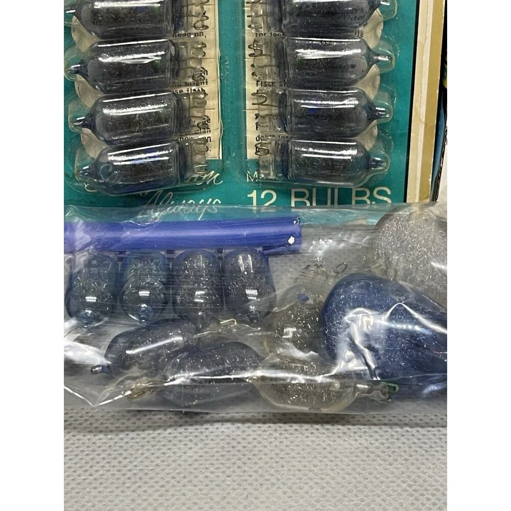 VINTAGE Large Lot Of GE AG-1 FLASHBULBS